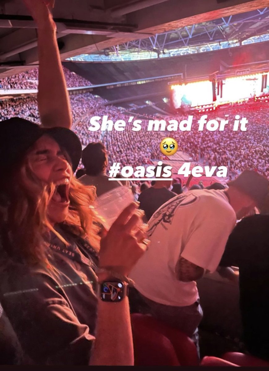 Alguien fue a ver a "Oasis" 🤣🤣🤣
#EmiliaClarke