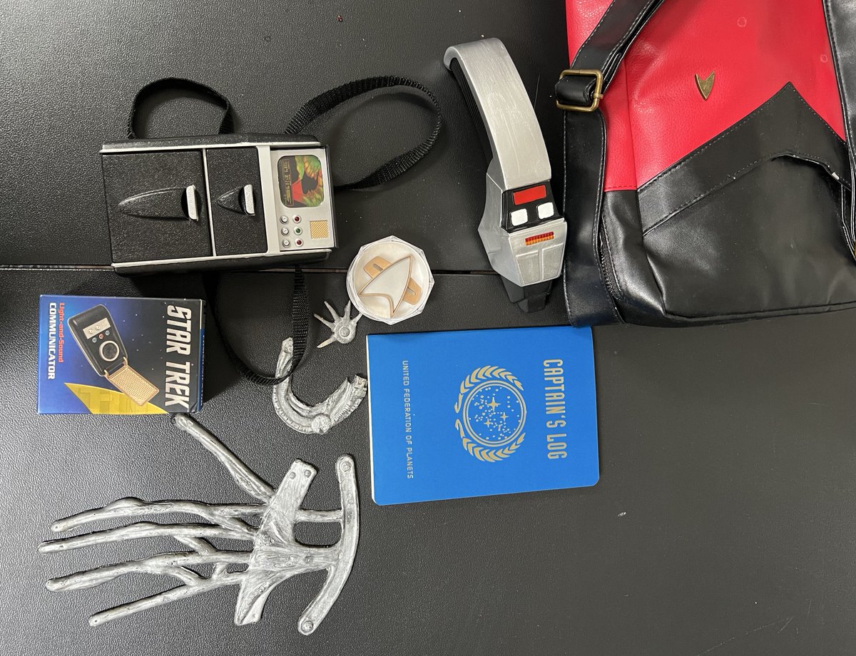 Katie_Classique's tweet image. Am I forgetting anything?

#stlv #startrek #packing