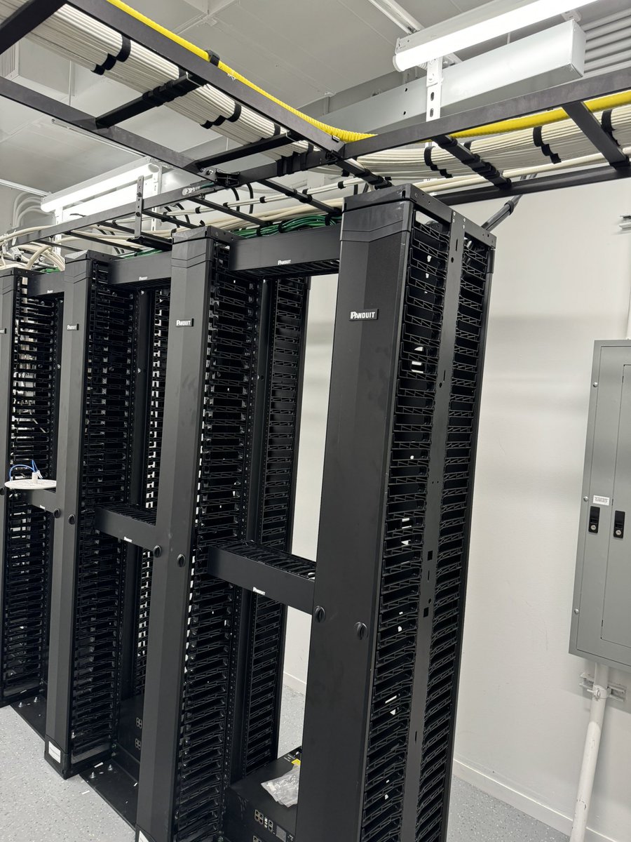 AustinNetwork23's tweet image. #AustinNetworkCablingServices #TelecommunicationsCompanyAustin #PatchPanelTermination #StructuredCablingCompanyAustin #DataCableInstallationAustin #Cat6CableInstallation #LowVoltageWiring #CameraInstallation #OfficeNetworkWiring #HomeNetworkInstallation #5127138864