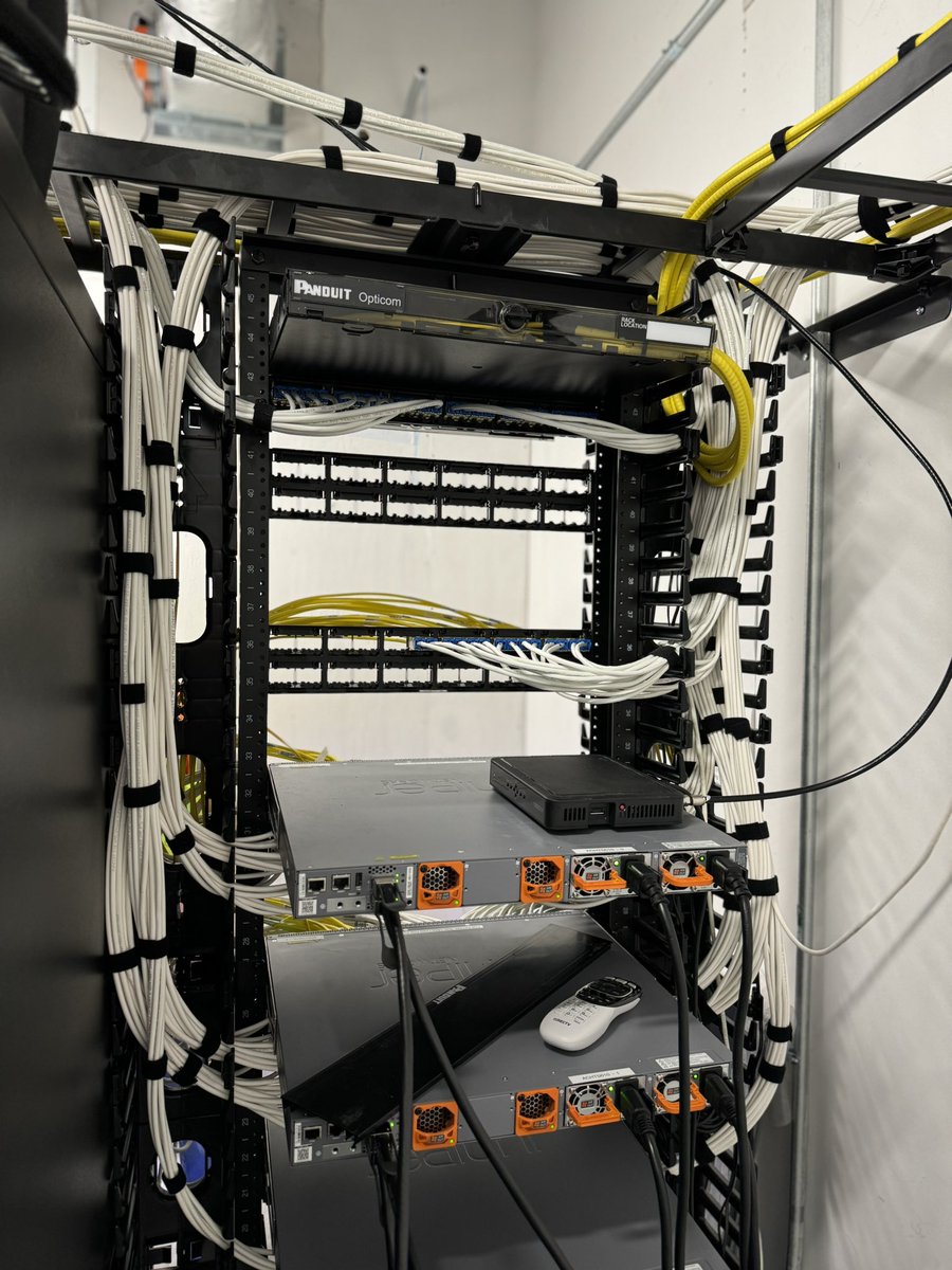 AustinNetwork23's tweet image. #AustinNetworkCablingServices #TelecommunicationsCompanyAustin #PatchPanelTermination #StructuredCablingCompanyAustin #DataCableInstallationAustin #Cat6CableInstallation #LowVoltageWiring #CameraInstallation #OfficeNetworkWiring #HomeNetworkInstallation #5127138864