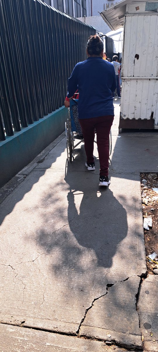 <a href="/LuisMendozaBJ/">Luis Mendoza Acevedo</a> Cuando pasas por calle 7, entre Av. Revolucion y Av Uno <a href="/SPedroDLosPinos/">San Pedro de Los Pinos</a> afuera de Clinica del IMSS <a href="/LuisMendozaBJ/">Luis Mendoza Acevedo</a> ?, <a href="/BJAlcaldia/">Alcaldía de Benito Juárez</a> C.P. 03800