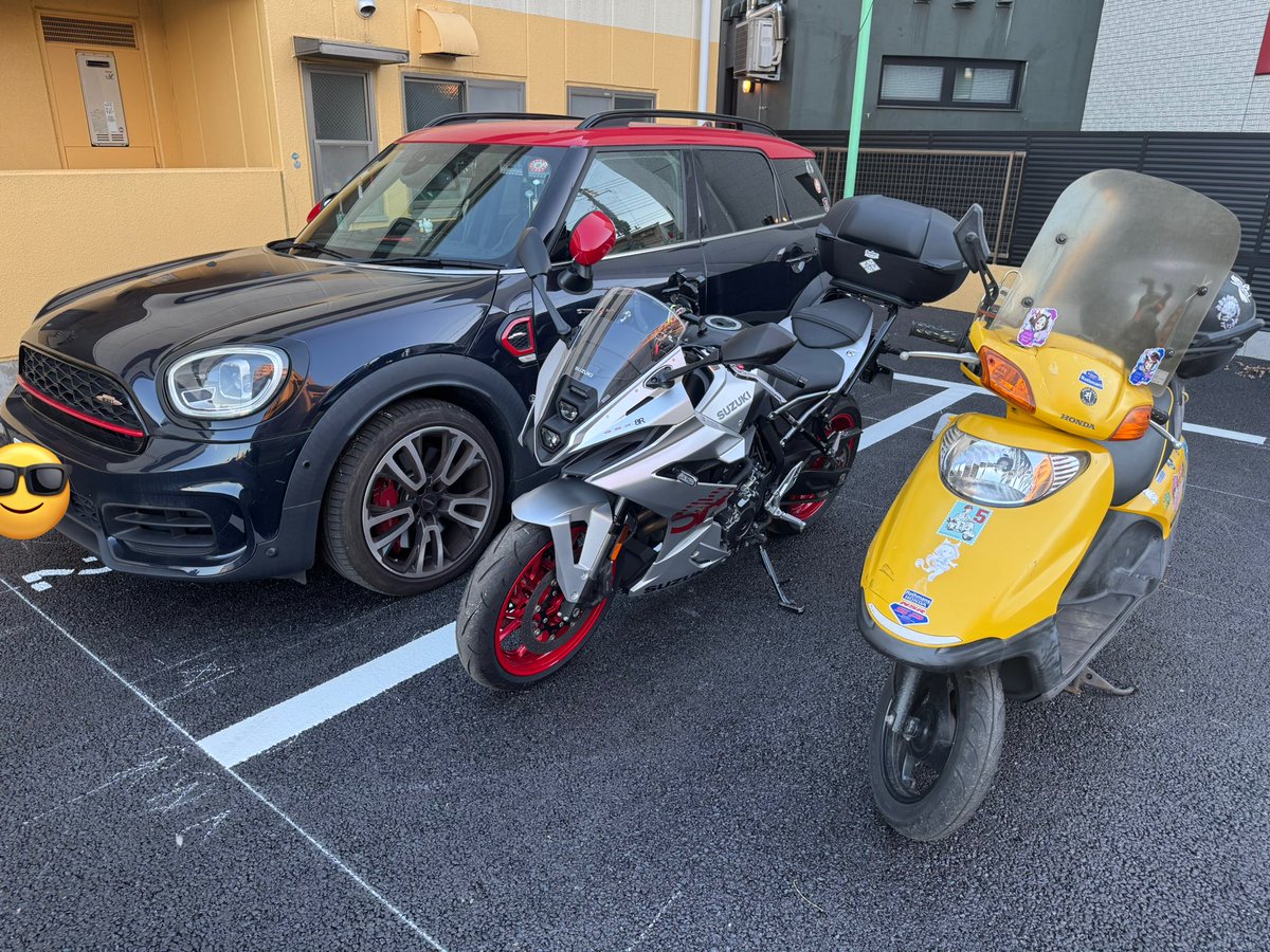 multi12's tweet photo. 8輪生活。'22 MINI CROSSOVER JCW(2022～）、'24 GSX-8R(2025～)、'06 スペイシー100(2019～）と嫁さんと暮らしています。2024年にVスト250で20年ぶりのMTバイクに復帰したおじさんリターンライダーです。1年で大型に乗り換えてしまいました。運転は下手くそです。ツーリング等お誘いお待ちしています https://t.co/7YDF9NCG5F