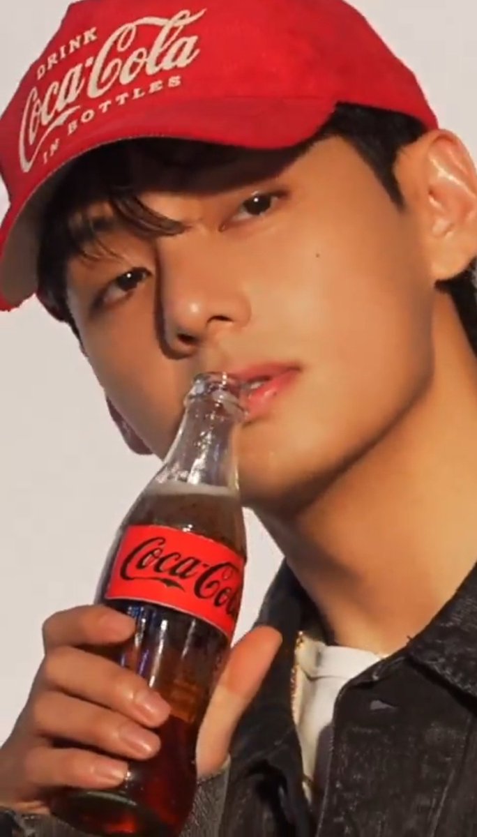 ktaehbrasil's tweet image. Taehyung é o novo embaixador global da @CocaCola! 🥤

TAEHYUNG COCA COLA AMBASSADOR
#TAEHYUNG #BTSV