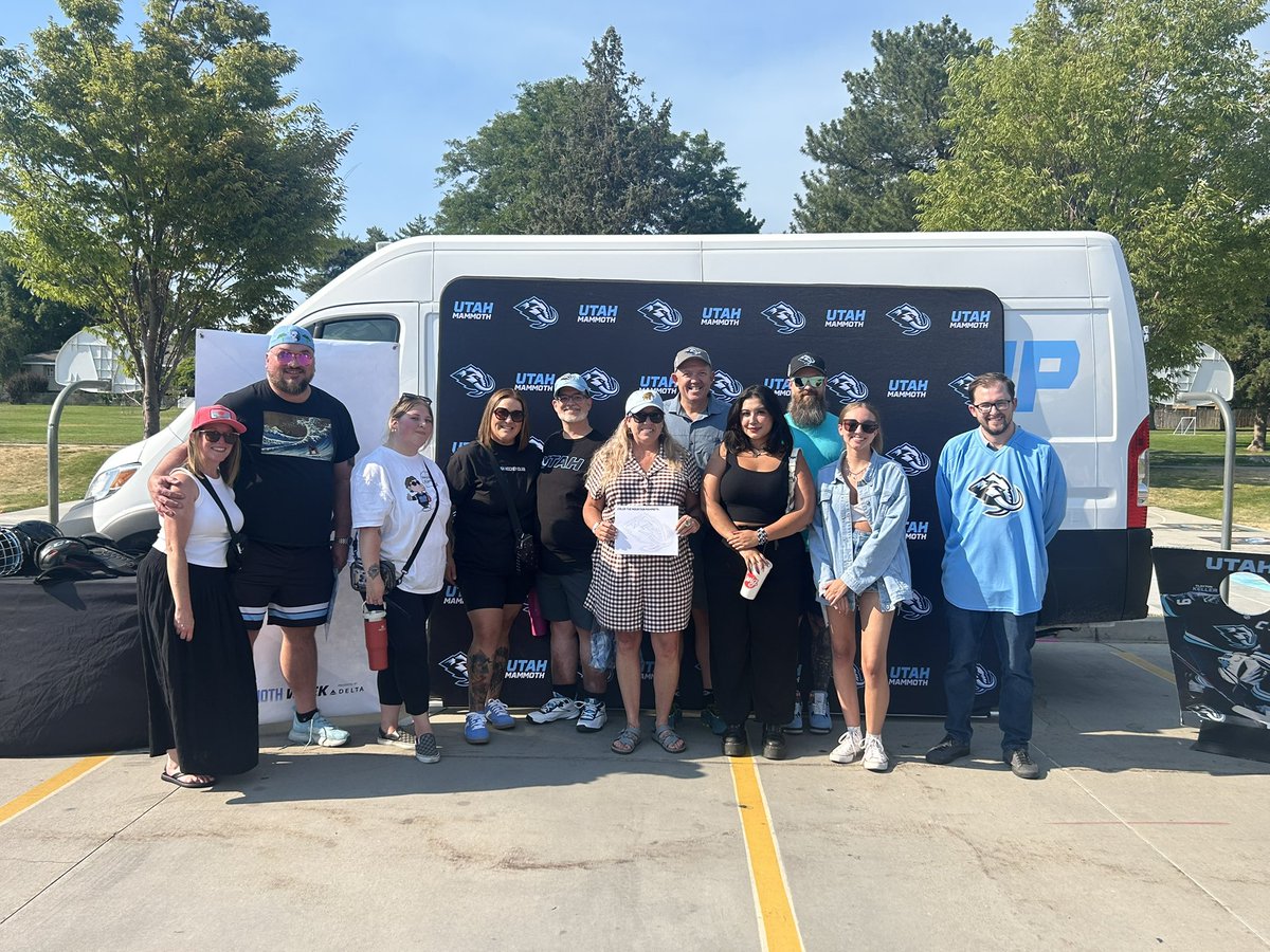 utah_hockey's tweet image. Fun seeing a bunch of friends at Mammoth Week! Offseason is too long! #TusksUp (@SeeJoJazz your privacy settings won’t let me tag you in photos and we couldn’t find @SaltCityFun to be in the photo but it was great seeing you!)