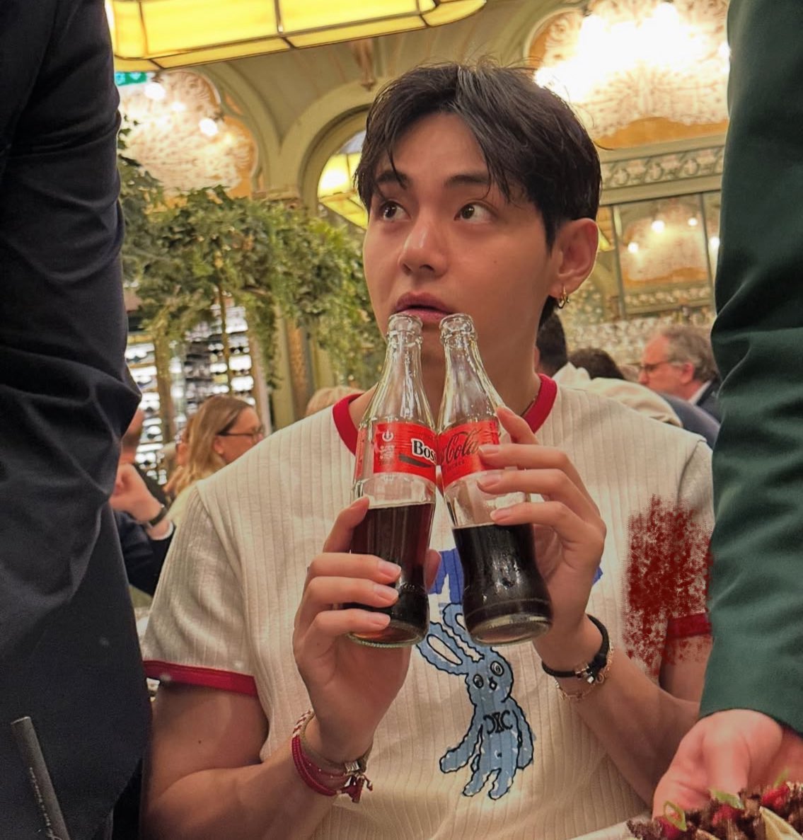 BackTheSoul's tweet image. #V foi nomeado o novo embaixador da Coca-Cola 🔥 

O spoiler veio e ninguém esperava por essa ☝🏻

TAEHYUNG COCA COLA AMBASSADOR
KIM TAEHYUNG X COCA COLA 
#TaehyungxCocaCola