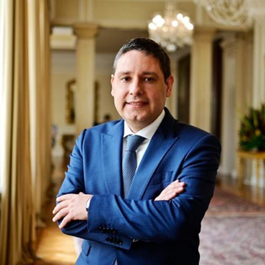 Reto de la tarde: ¿Usted votaría por  el CARITARADO  a la Presidencia de la República?

🔁 NO
❤️ SI

👇 Comenta 👇