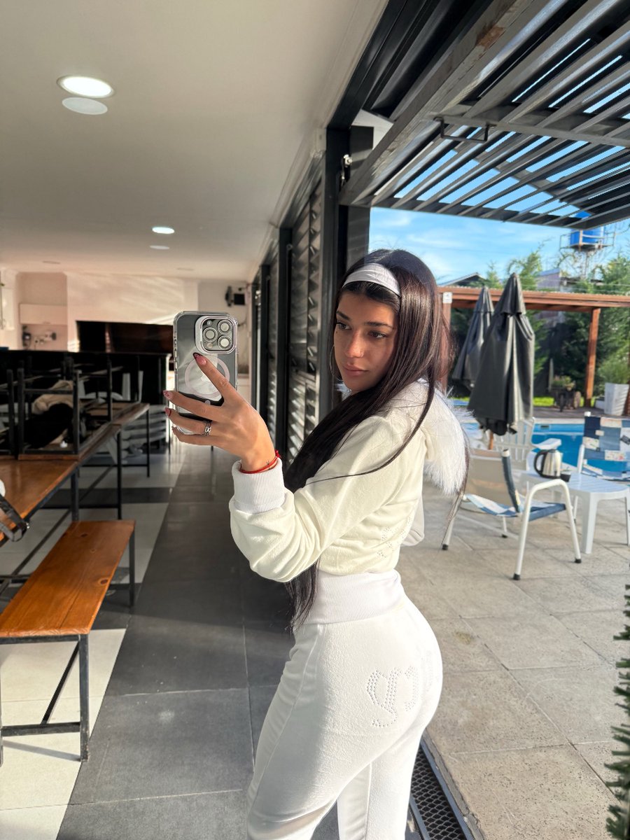 𝑨𝒃𝒓𝒊𝒍🌛 tweet media