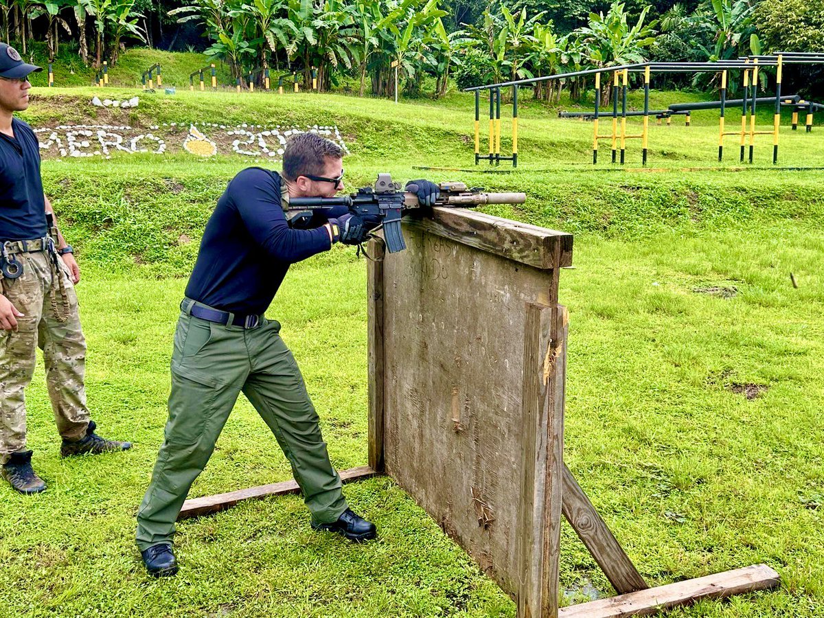 Estamos capacitando a la Policia Municipal con el apoyo de las fuerzas especiales de <a href="/USEmbPAN/">U.S. Embassy Panama</a>
Por primera vez las unidades policiales compartían un campo de tiro con su alcalde