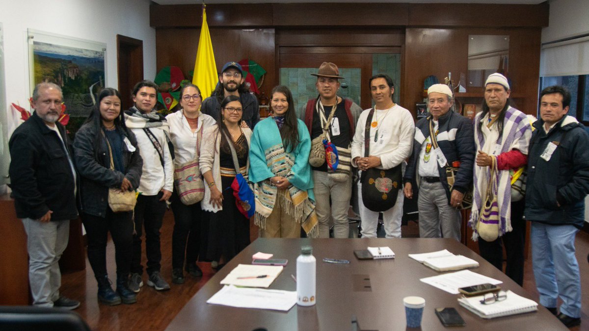 ¡Día de trabajo con nuestros Pueblos! Recibimos a las autoridades indígenas del Pueblo Muysca para abordar diferentes temas clave: 

1. Directrices de la Sabana
2. Implementación del Decreto 1275
3. Escuela Ambiental Muysca.