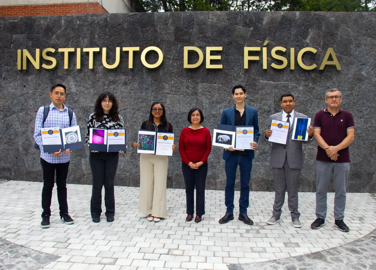 Hoy premiamos a las y los ganadores del Primer Concurso de Fotografía del Instituto de Física. ¡Enhorabuena por su gran trabajo! 📸 fisica.unam.mx/organizacion/c…

Por: Samanta Rocha
Fotos: Fabiola Pérez