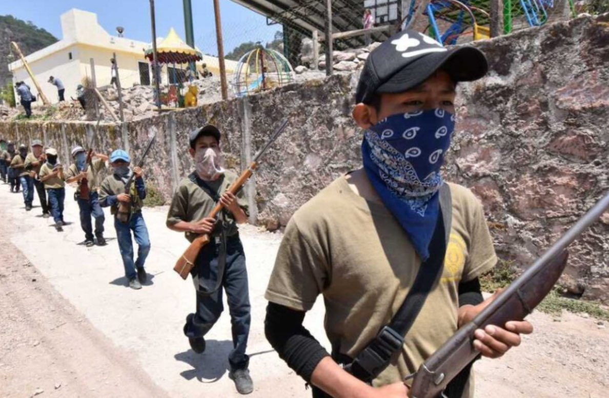 #DiaMundialContraLaTrataDePersonas
Más de 40 mil niños, niñas y adolescentes son arrebatados de sus familias por el crimen organizado cada año. Son obligados a cambiar sus útiles escolares por armas.

¡Urgen políticas de prevención,rescate,reinserción y tratamiento psicológico‼️