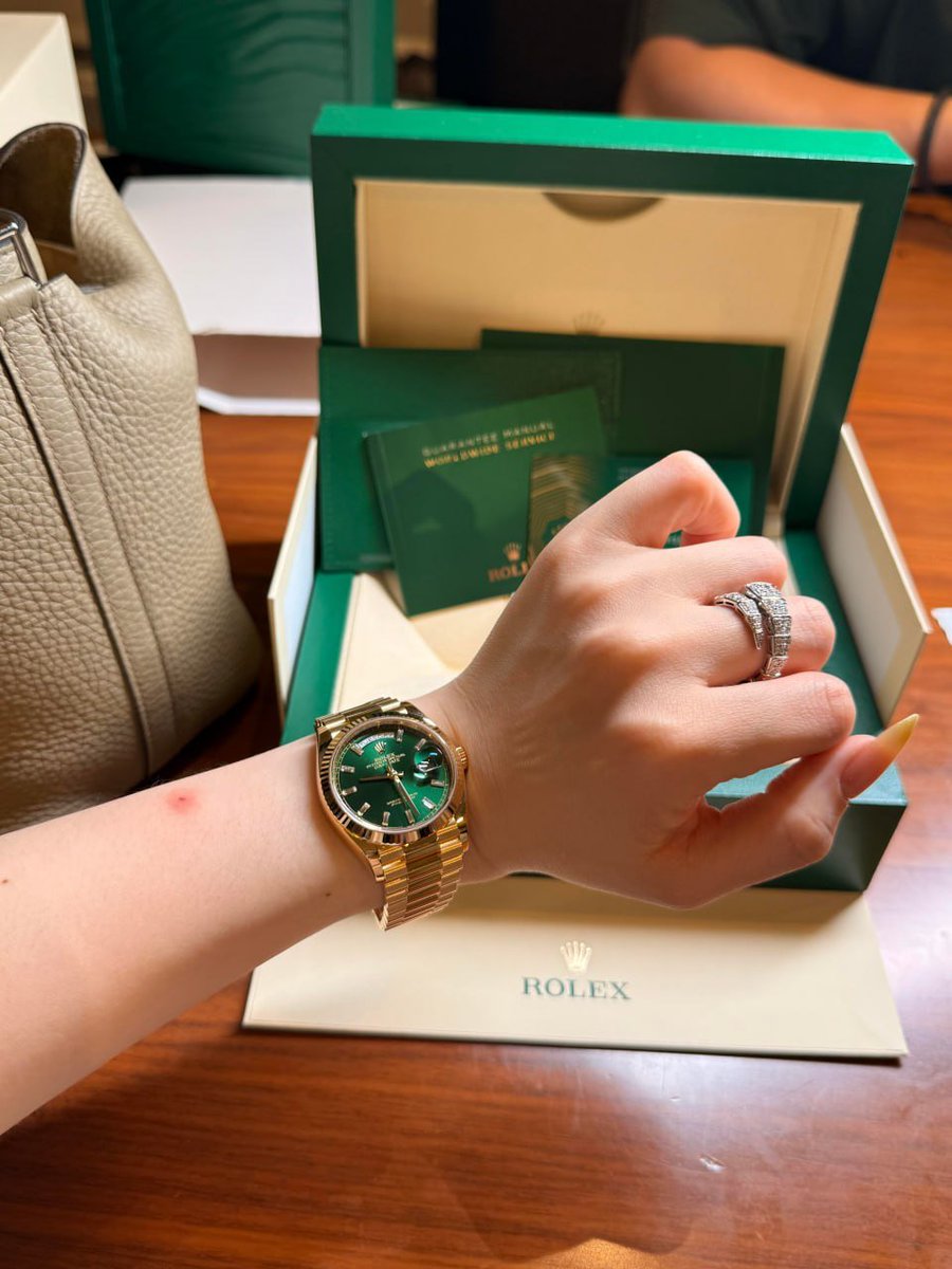 Watch game strong, confidence stronger 💪⌚