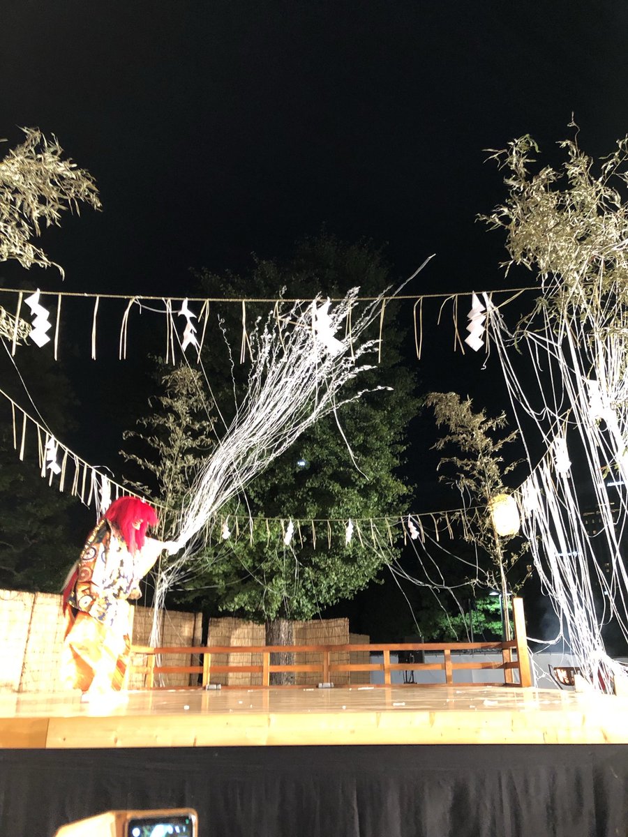 koemimama's tweet photo. 薪能18時〜蝉の声も静まり夜になるにつれ舞台が浮き立つように感じられました
去年は雨で屋内開催だったので嬉しかったです
#台東薪能 https://t.co/GMTlIs8qFz