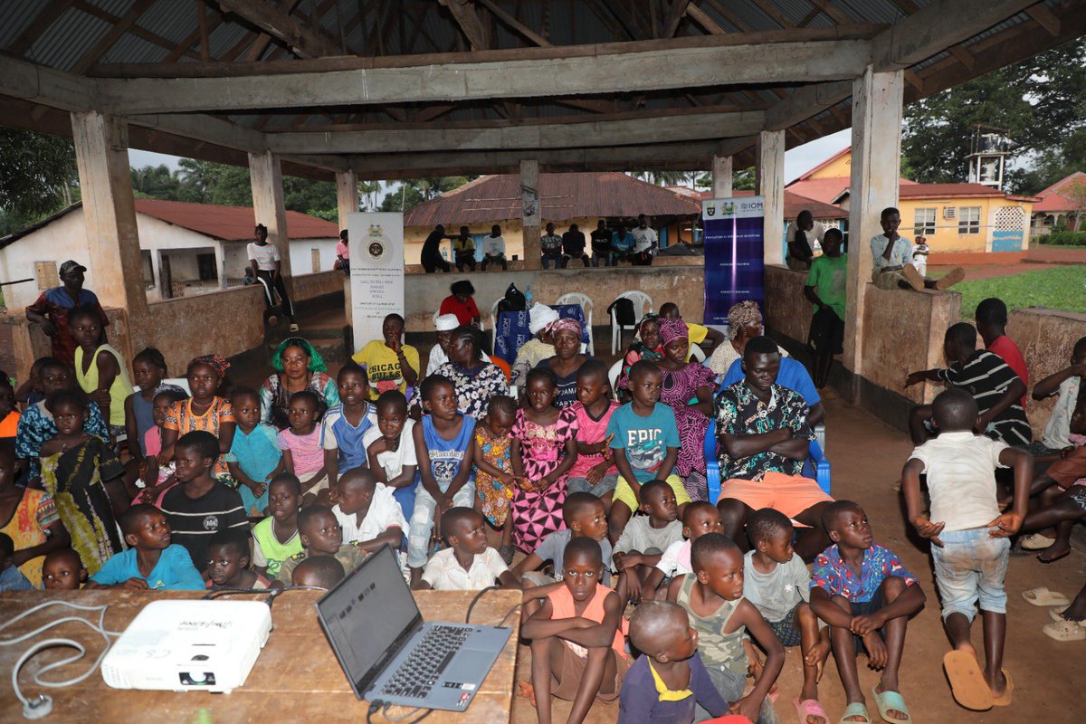 Anti-Trafficking in Persons Task Force Secretariat (@atipsgovsl34100) on Twitter photo At Kawula, Masungbala Chiefdom
We marked #WorldDayAgainstTrafficking with radio talks, focus groups & video screening on trafficking risks. Community joined <a href="/ATIPSGovsl34100/">Anti-Trafficking in Persons Task Force Secretariat</a>, <a href="/NaCSA2020/">National Commission for Social Action (NaCSA)</a> & <a href="/IOMSierraLeone/">IOM Sierra Leone</a> in raising awareness.
<a href="/Justitiedep/">Justitiedepartementet</a> <a href="/julius_maadabio/">Julius Maada Bio</a> 
facebook.com/share/17Bdr5SP… At Kawula, Masungbala Chiefdom
We marked #WorldDayAgainstTrafficking with radio talks, focus groups & video screening on trafficking risks. Community joined <a href="/ATIPSGovsl34100/">Anti-Trafficking in Persons Task Force Secretariat</a>, <a href="/NaCSA2020/">National Commission for Social Action (NaCSA)</a> & <a href="/IOMSierraLeone/">IOM Sierra Leone</a> in raising awareness.
<a href="/Justitiedep/">Justitiedepartementet</a> <a href="/julius_maadabio/">Julius Maada Bio</a> 
facebook.com/share/17Bdr5SP…
