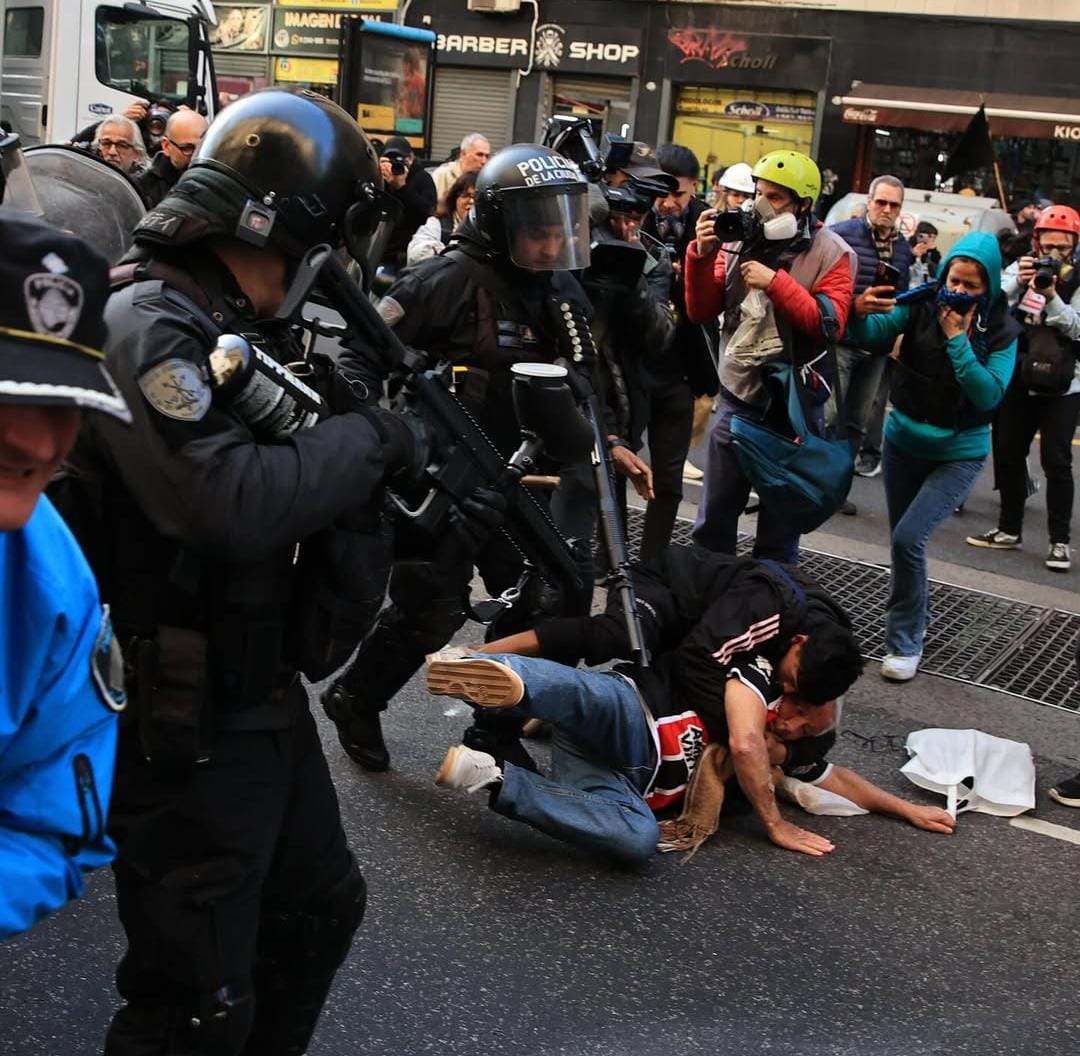 Juan Carlos Giordano (@giordanogringo) on Twitter photo Repudio a la nueva y salvaje represión de todos los miércoles de <a href="/PatoBullrich/">Patricia Bullrich</a> contra las y los jubilados. Gerontocidio ultraderechista!! Repudio a la nueva y salvaje represión de todos los miércoles de <a href="/PatoBullrich/">Patricia Bullrich</a> contra las y los jubilados. Gerontocidio ultraderechista!!