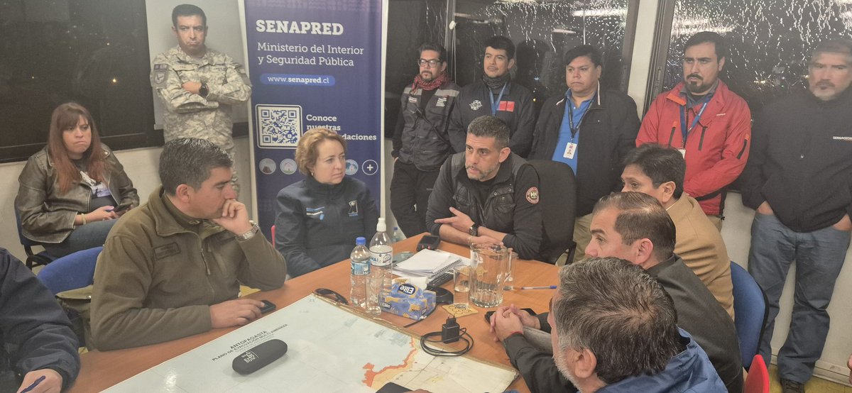 🔴 Jefe se Zona Carabineros #Antofagasta junto a las autoridades regionales siguen el desarrollo de la emergencia por riesgo #tsunami
🚨Alerta se mantiene activa.