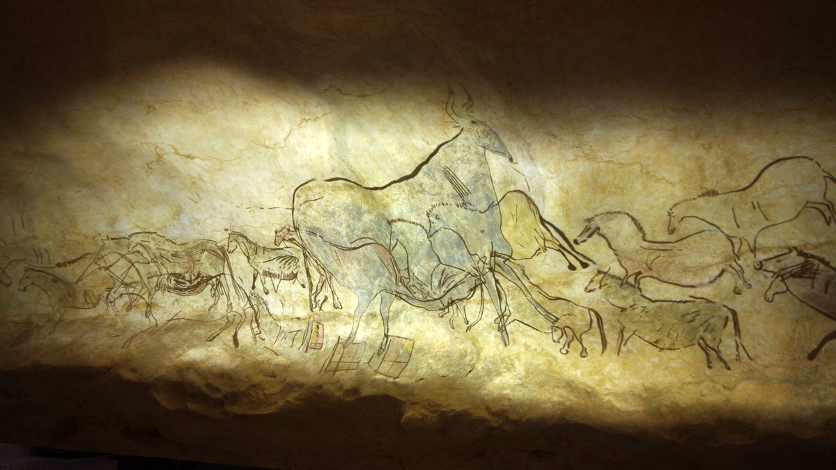 DrHughT's tweet photo. ‘How did hunter-gatherers do this?’ is a phrase that is often thrown around. To further highlight the complexity of hunter-gatherer life, let me show you what is possibly the oldest ‘story’ ever found. This is the Lascaux Cave, and the rock art you see is c.20,000 years old.🧵1/ https://t.co/WQksxxX5u7