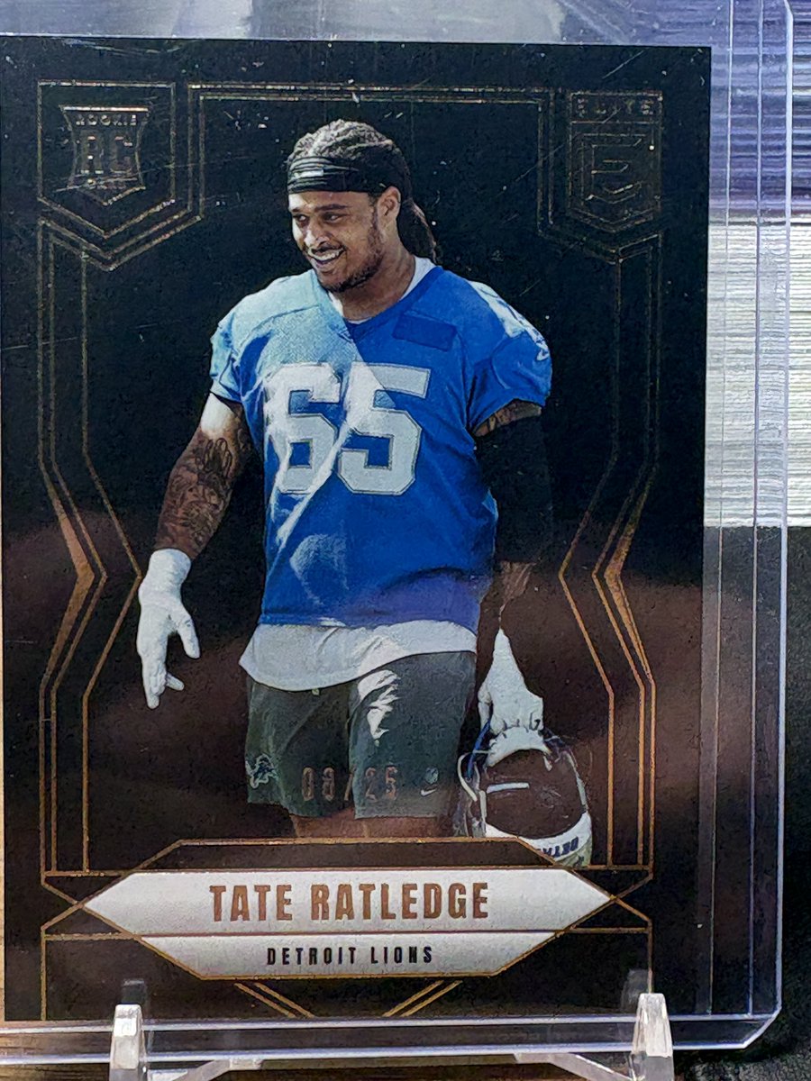 SamOurada's tweet image. Excited to pull my first @tateratledge22 card but I’m pretty sure that’s not Tate on the actual card. @PaniniAmerica @CardPurchaser #qualitycontrol