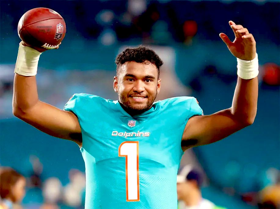 F1NS UP FINS FAM!! WE’RE ALMOST THERE!! 🧡🐬🏈