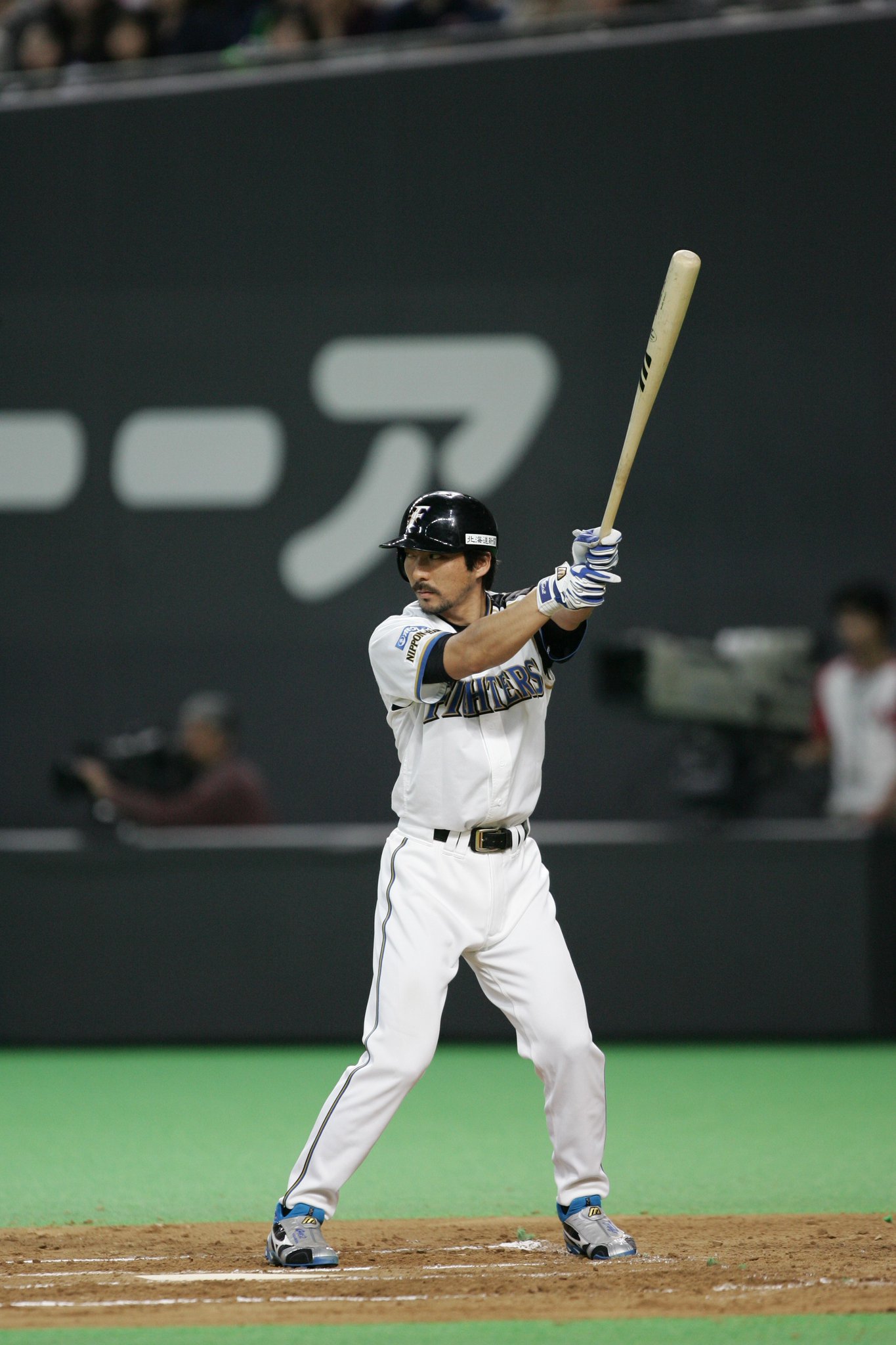 小笠原道大　読売ジャイアンツ　読売巨人軍　北海道日本ハムファイターズ　アディダス 小笠原道大さん／読売ジャイアンツ｜ホームメイト