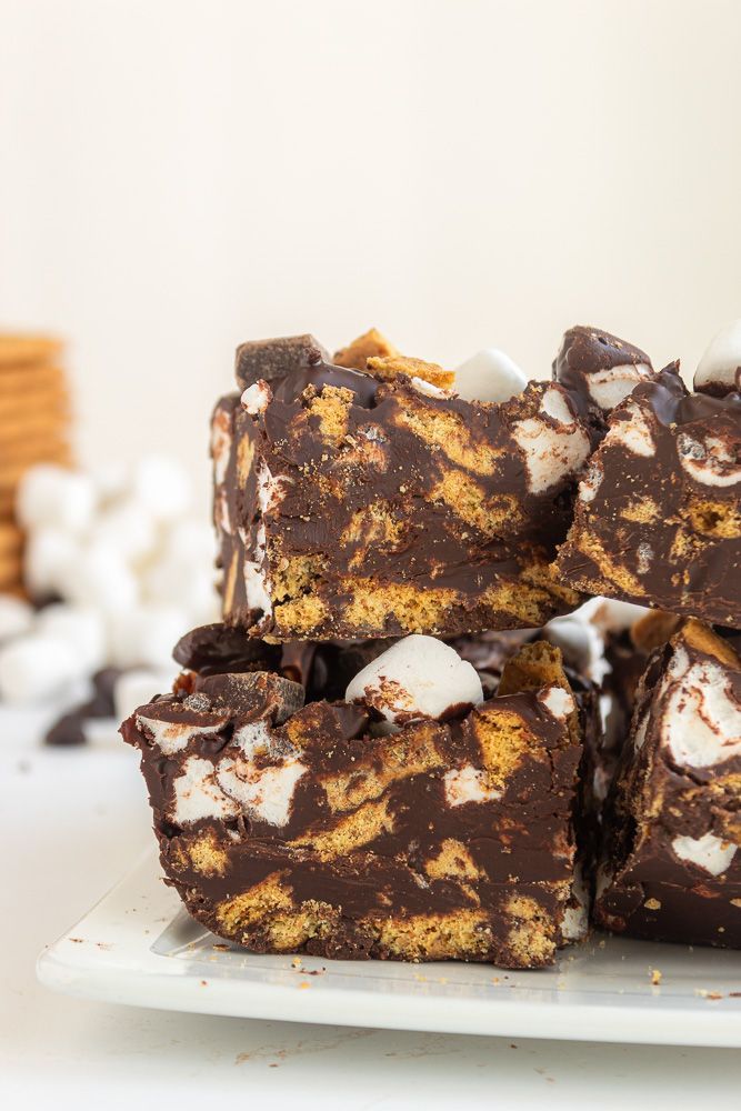 TaylorsTidbits's tweet photo. 🔥S’mores meets Rocky Road = your new favorite no-bake treat!🍫

Loaded with gooey marshmallows, crunchy graham crackers, and melty chocolate—this S’mores Rocky Road is the ultimate summer snack. No campfire needed! 😉

It’s:
✔️ No-bake
✔️ Kid-friendly
https://t.co/pgfdWRtsoj https://t.co/GJNws2dsrl