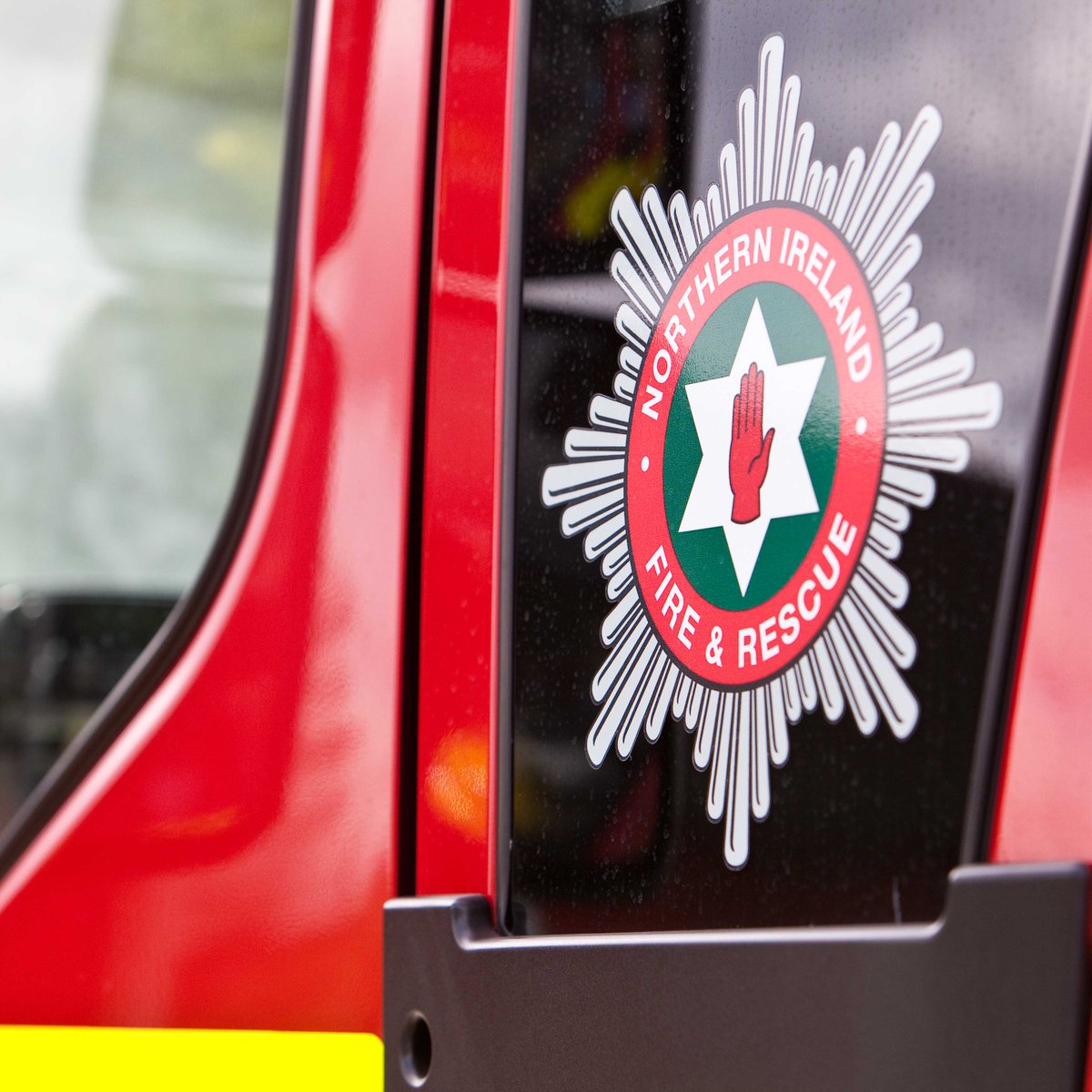 NIFRS are currently dealing with an incident at Dunamallaght Road, Ballycastle.

Members of the public are asked to please avoid the area while operations continue.

Local residents are advised to keep windows and doors closed.