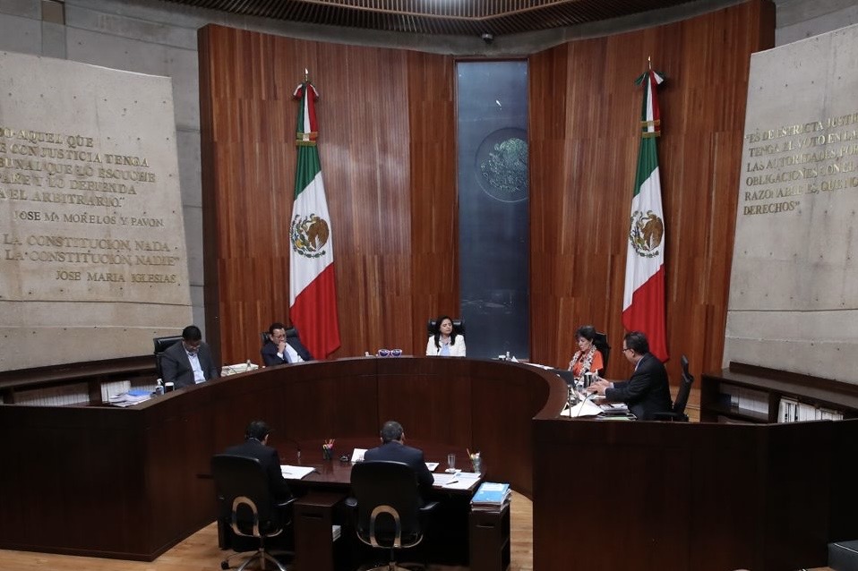 TEPJF_informa's tweet photo. #Boletín | La #SalaSuperior determina que, ante la inelegibilidad de una magistratura de circuito en San Luis Potosí, se otorgue la constancia de mayoría a la segunda persona con más votos recibidos.

📰 https://t.co/DJ47h5a39o https://t.co/sA1X3vg7jD