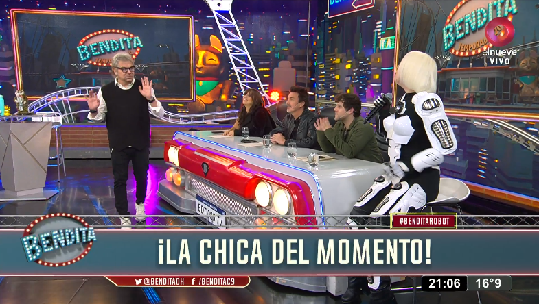 Creo que tenemos el reemplazo de Edith jajajaja
#BenditaRobot