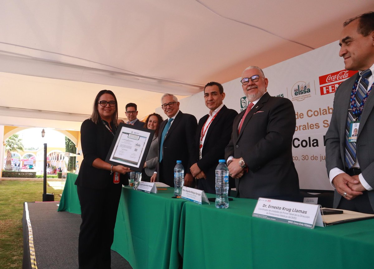 CONCAMIN's tweet image. El presidente de la #CONCAMIN, Alejandro Malagón Barragán, @AMalagonB, como representante mayoritario del sector empleador en el H. Consejo Técnico de @Tu_IMSS, acudió a la firma de convenio entre el Instituto y el grupo Coca-Cola #FEMSA, en las instalaciones de la planta de