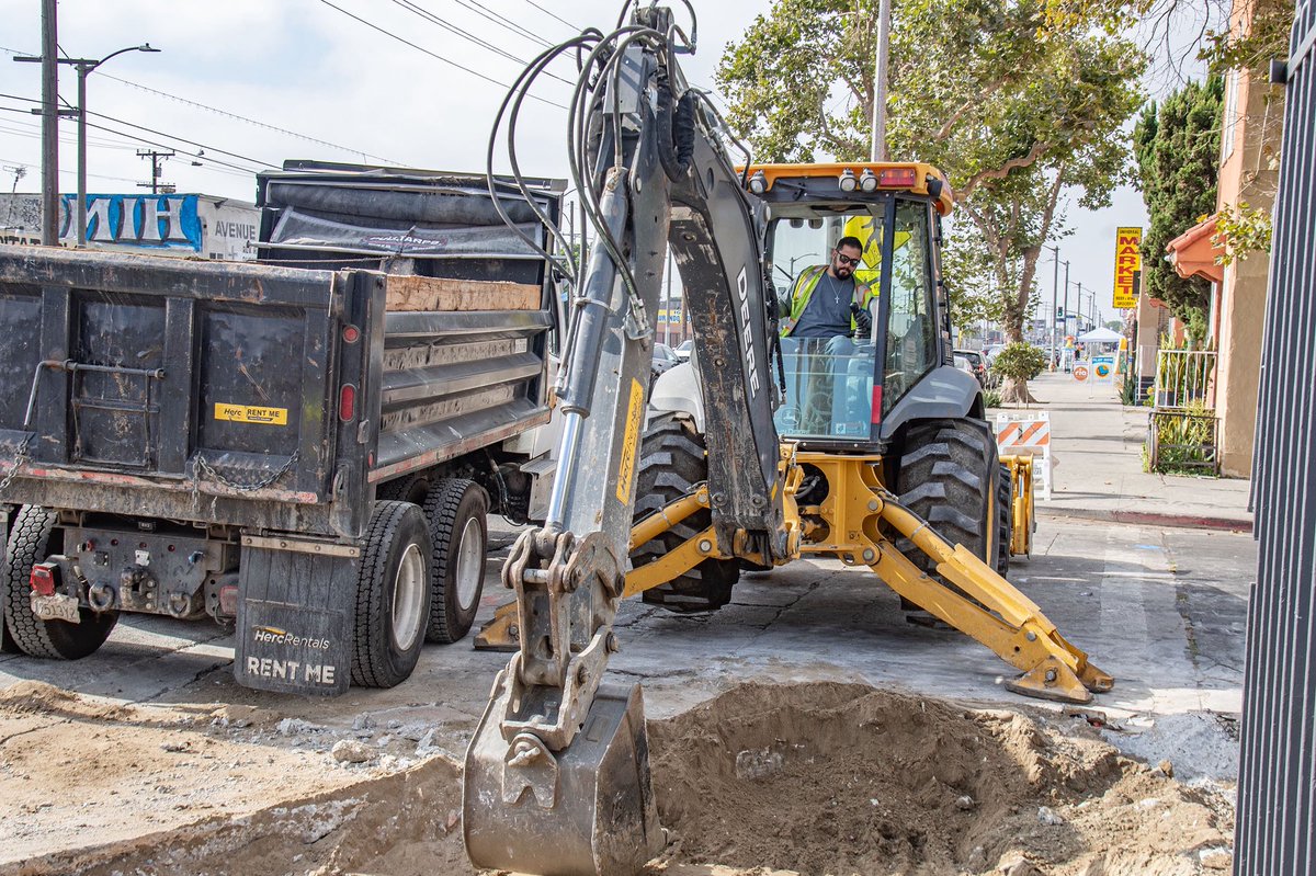 StreetsLA is in #CD9 this week installing new access ramps at the intersection of Central Ave &amp; 75th Street in #SouthLA.

These projects improve safety and accessibility in our neighborhoods. Thank you to our crews for your great work!

#AtYourService

@currendpricejr <a href="/LACityDPW/">LA City Public Works</a>
