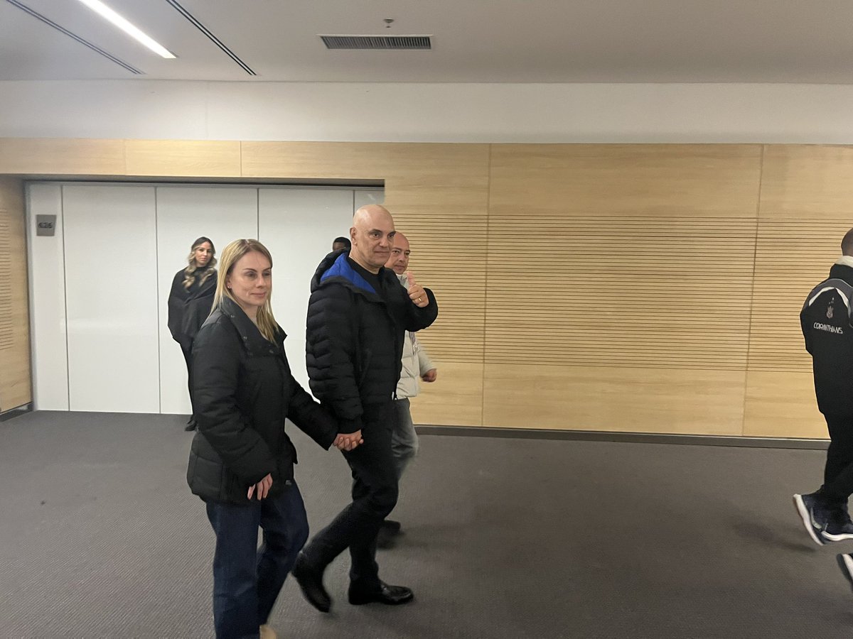 FabioLazaro_'s tweet photo. Ministro da Justiça, Alexandre de Moraes acaba de chegar a Neo Química Arena. Registro exclusivo da @trivela. 

Presidente do Corinthians, Osmar Stábile está no mesmo camarote. Romeu Tuma Júnior também. https://t.co/kev8w4Ra9U