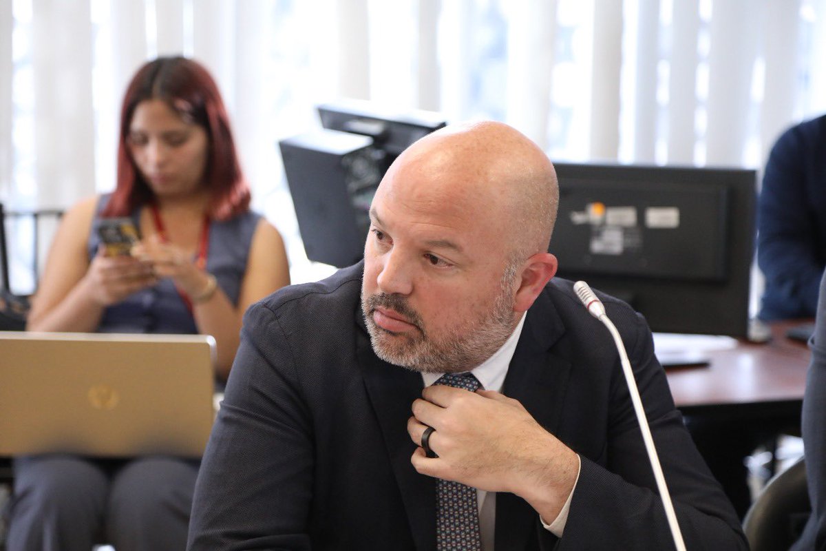 Quiero agradecer enormemente a la Comisión de <a href="/DerechoSaludAN/">Comisión del Derecho a la Salud y Deporte</a> y principalmente a su presidente <a href="/totoreyesb/">Juan José Reyes Baquerizo</a> por la invitación a la <a href="/AsambleaEcuador/">Asamblea Nacional</a> el día de hoy a aportar, desde nuestra experiencia, al proyecto de Ley del Deporte. La apertura mostrada a todos quienes estamos