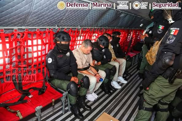 Santiagod181281's tweet photo. Trasladan a 60 reos para evitar redes criminales en cárceles del país. El Gobierno de #México reubicó a 60 presos con perfiles de alta peligrosidad a distintos #CEFERESOS para evitar que sigan operando desde prisión. https://t.co/oCjQzqt6JF