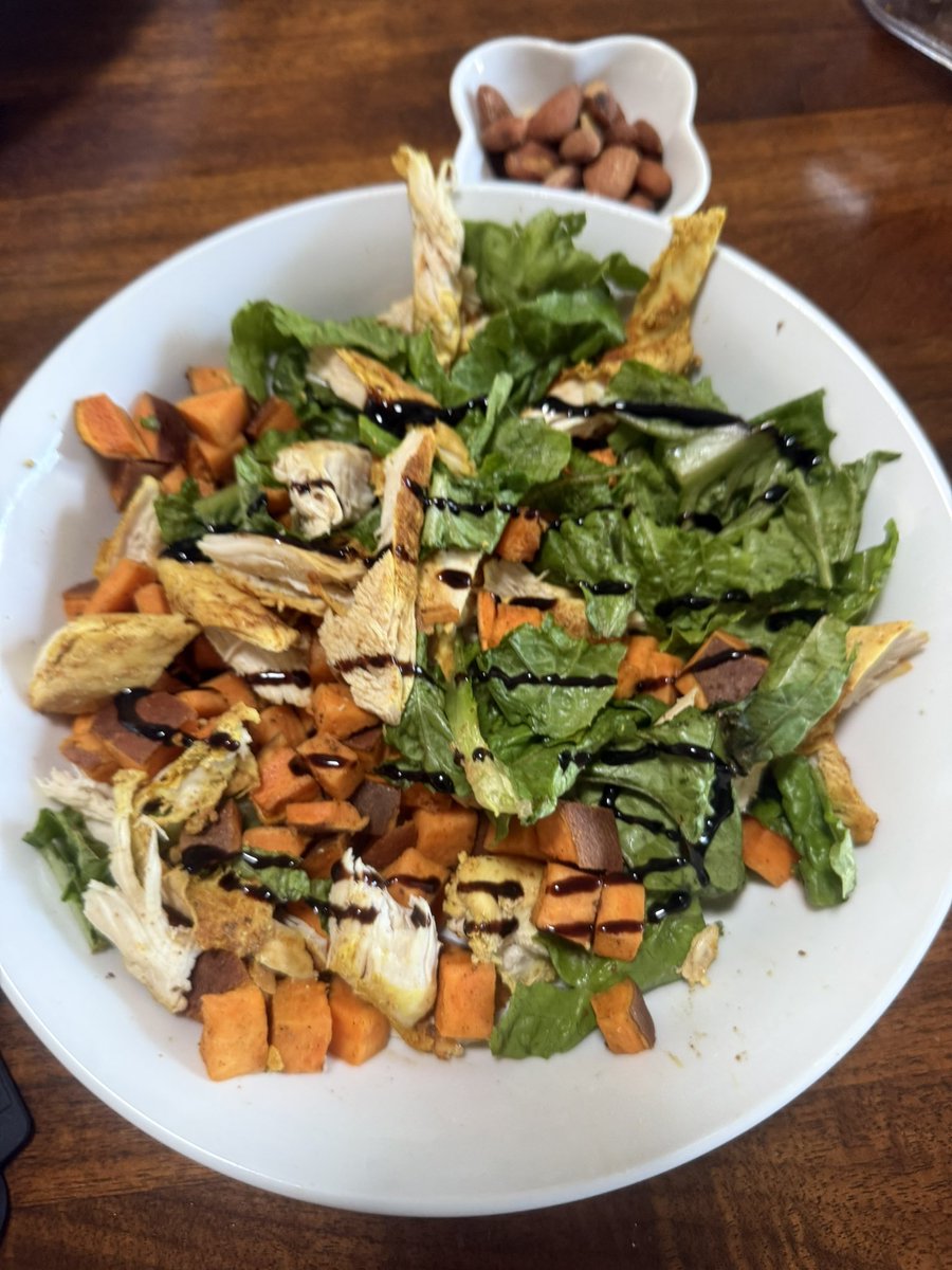 hollowb0ness's tweet photo. 7/30/25 wieiad
Macros were perfect today!

965 cals | 77g pro | 127g carb | 22g fat https://t.co/5OtqldF9SY