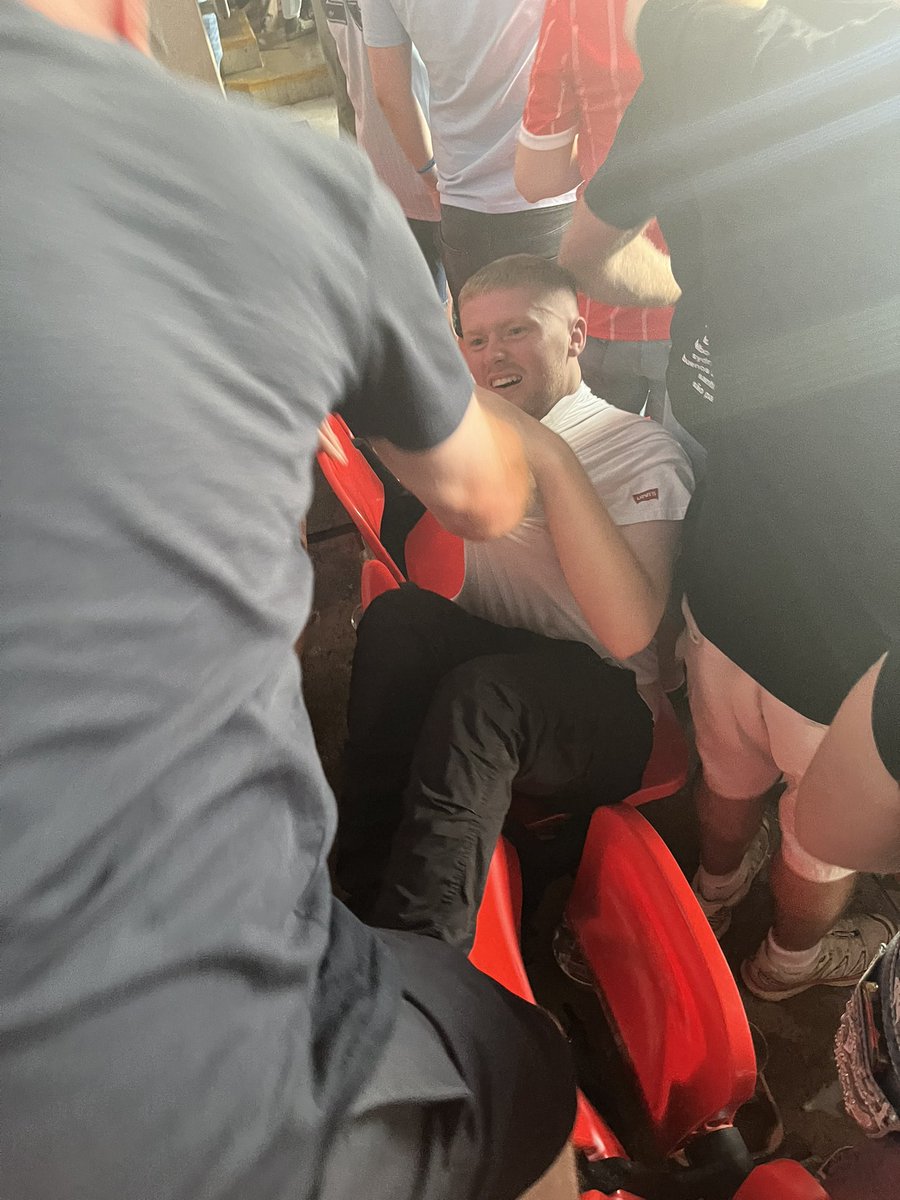 Me my brother and my dad and his mate were at the oasis concert today 30th July 
We was wrongly kicked out my brother slipped over while jumping about and fell 
We were kicked out 45 mins later after the incident happned during the oasis concert with 1hour and 15 mins left