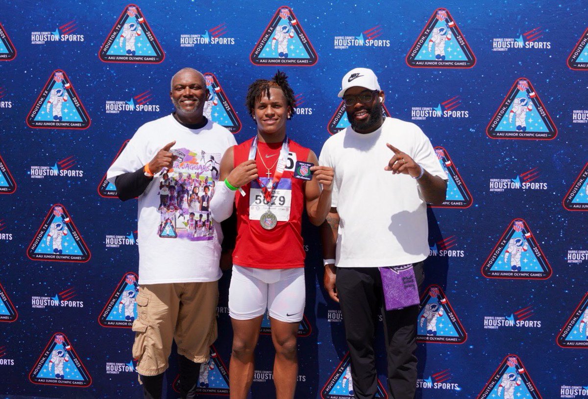 JonathanJGreene's tweet image. 2nd in the NATION in the 400m hurdles at the Junior Olympics 🥈🔥
Ran a 53.33 locked in, PR’d, and only getting better.Coming for that gold next year 💪🏽The grind don’t stop
@_CoachSamson @AAUTrackNField @milesplit @TXMileSplit @HawkFB_Recruit @PfastHawks @Storm24Tx @thecoachwade