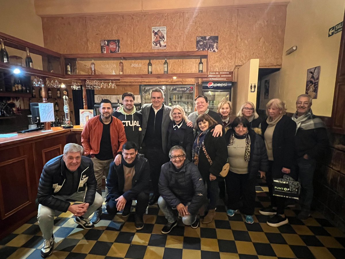✌️Junto a los concejales electos de #Alvear Oscar Montagni y Gabriela Gutiérrez, Luis Rubeo y compañeros/as militantes compartimos una muy buena reunión.

Coincidimos en la unidad del peronismo y en que nuestro compromiso es con la gente, con el pueblo que está sufriendo las