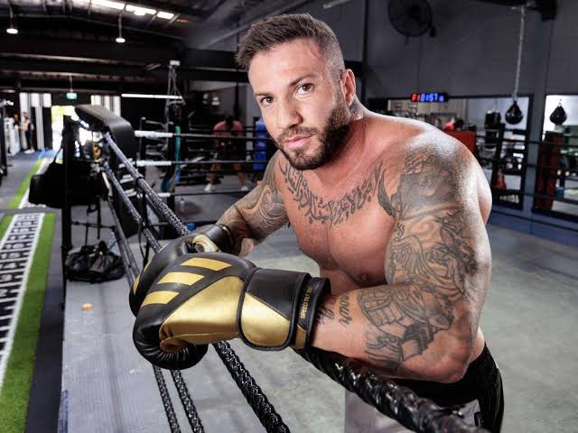 #EXCLUSIVE the man shot dead in Wollert this morning is suspected to be involved in the excecution style murder of underworld figure Sam Abdulrahim earlier this year. <a href="/9NewsMelb/">9News Melbourne</a>