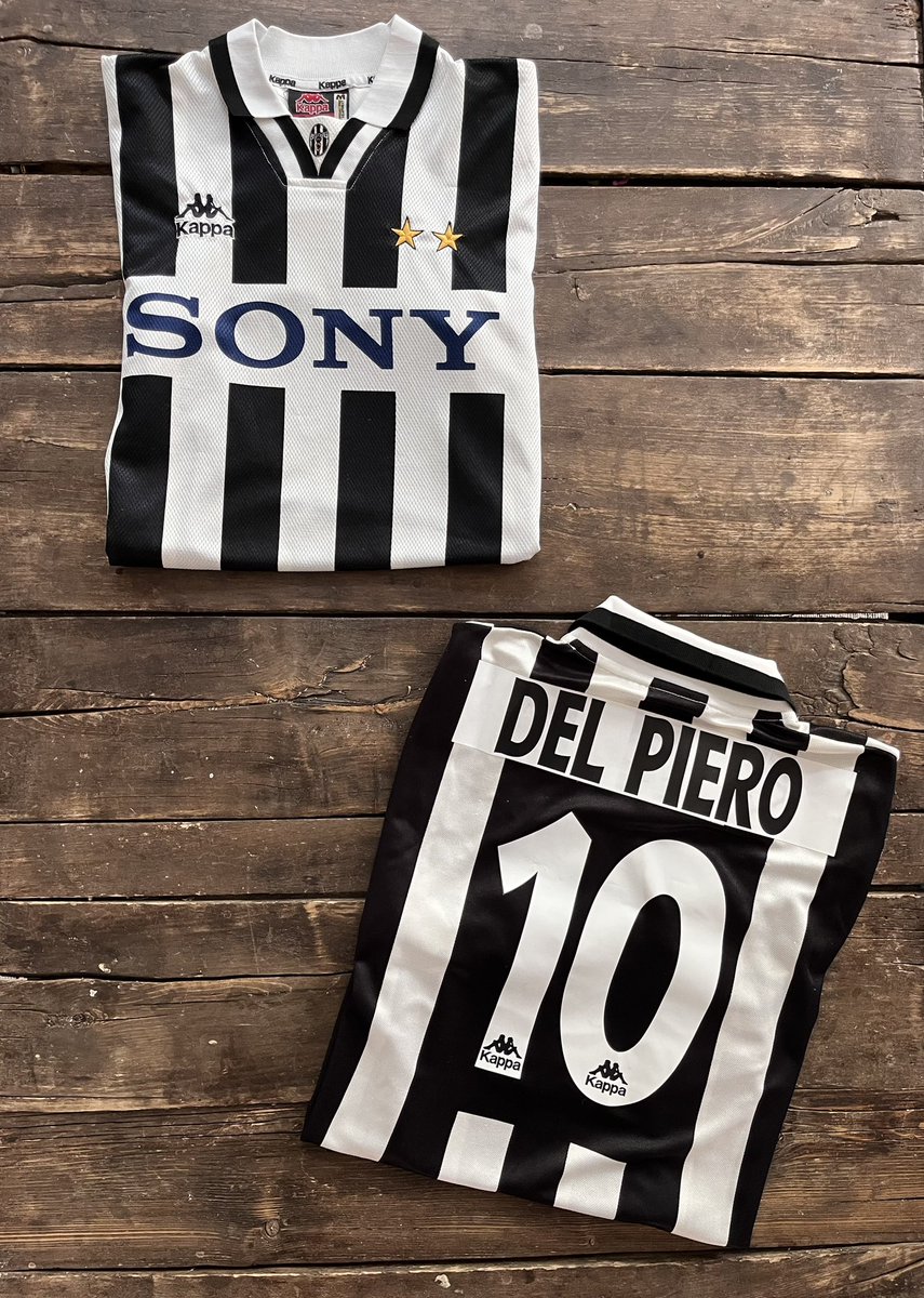 One of the first #seriea kits I owned in the #90s was the #juventus 1995/97 home. A #kappa masterpiece. Simplistic design, iconic sponsor and Kappa logo print set. Welcome to the collection #delpiero - mini holy trinity; #ravanelli #vialli and #delpiero 🫡 completed