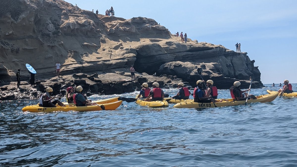 midnightmission's tweet image. Fresh air. New views. A second chance. 🌊🏃🏽‍♀️
Our Skid Row Running Club hit San Diego — a reminder that recovery can be full of movement, joy, and freedom.

This July, give $10 to make healing moments like this possible.
💛 Donate
📣 Tag 10 friends
🔗 Link in bio

#MidnightMission