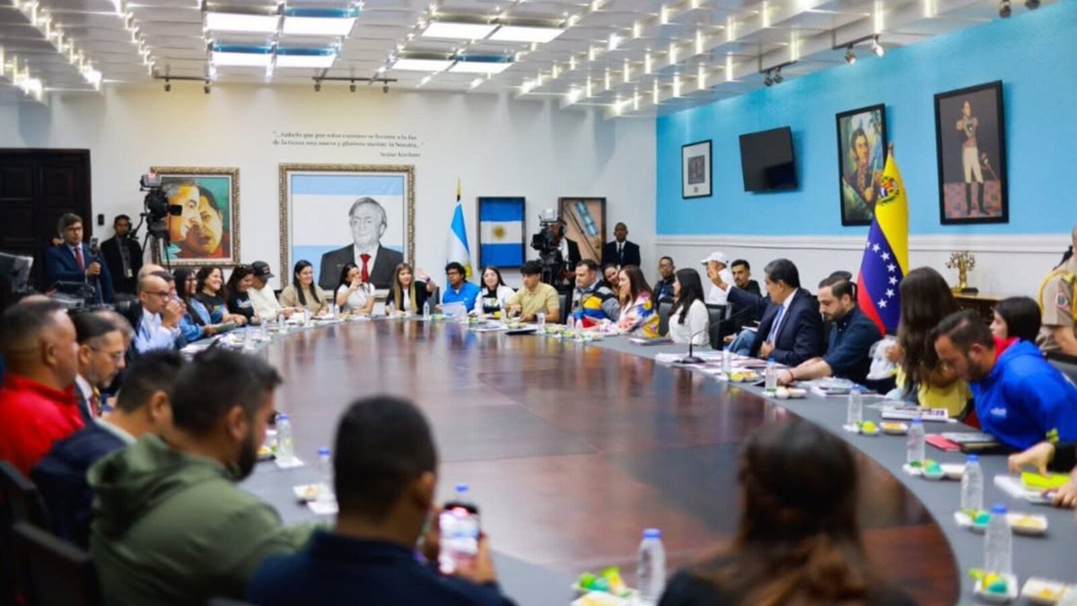 raymiris2804's tweet image. Nicolás Maduro: #ElImperio 
#nosenvidia porque nosotros le damos el #podera #lajuventud