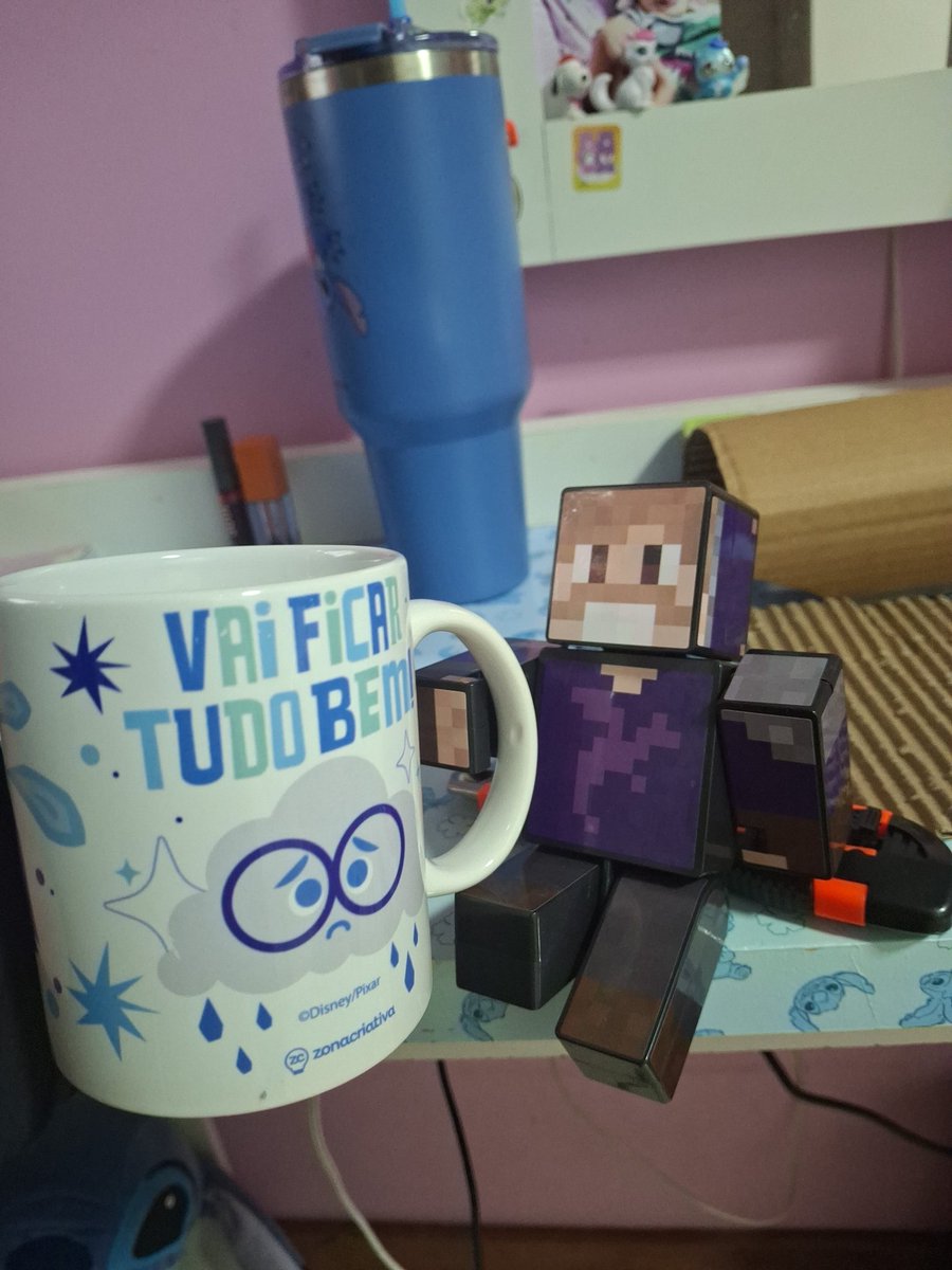 _Cotinha_d3_CS_'s tweet image. Mini Toni com sua humilde caneca de café