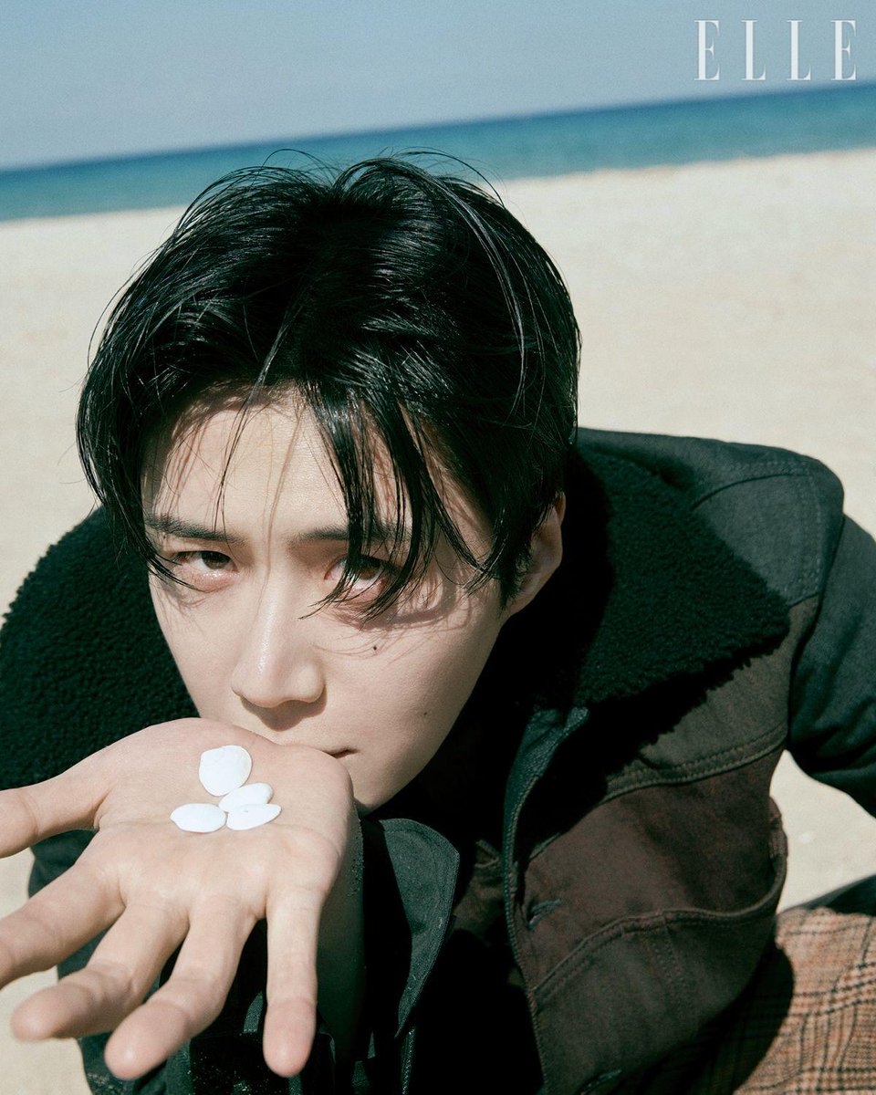 ELLE_KOREA's tweet photo. #ELLEstar #김선호 #KIMSEONHO

김선호랑 로에베랑 화보 찍으러 바다 다녀왔습니다 🫢

🔗 https://t.co/n3KotMgIdx https://t.co/Ur44mkLhJH
