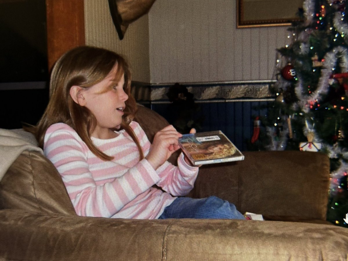 alliemackenzie_'s tweet photo. @fairyytaleswift same and my debut shirt I never took off 🥲 https://t.co/YBBBDe3h18