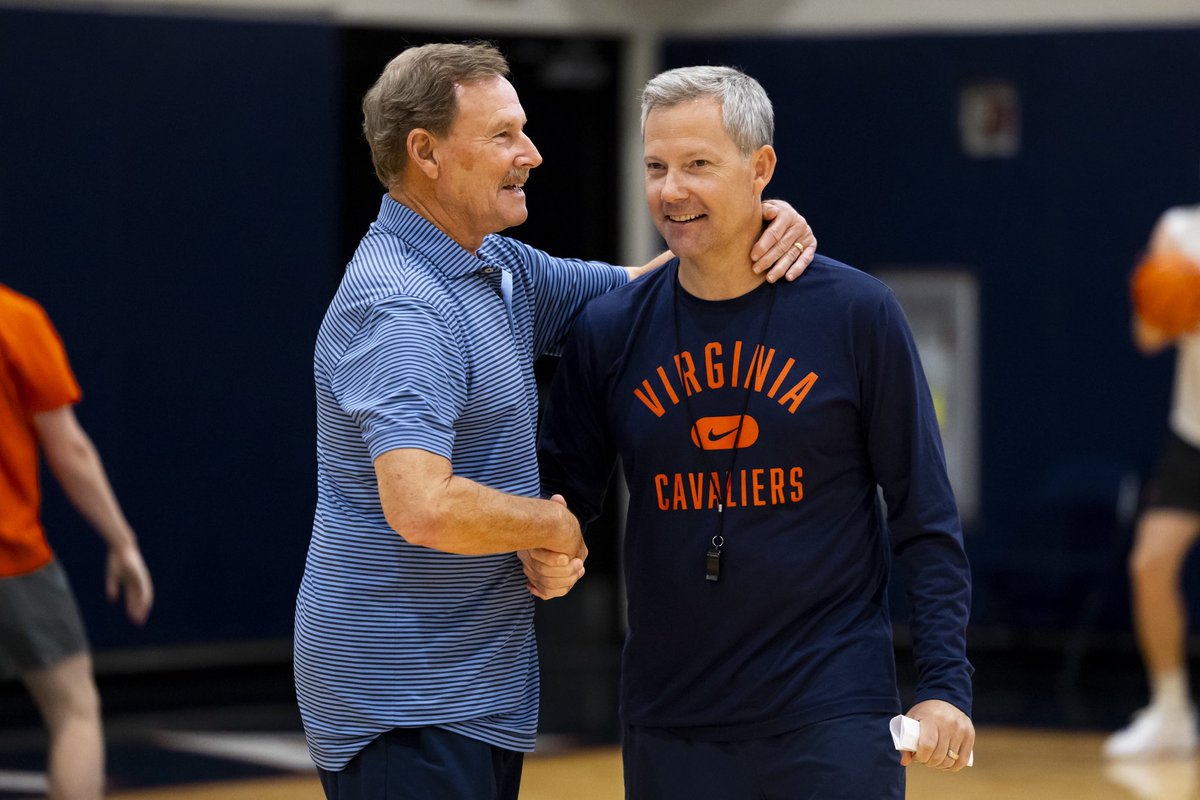 UVAMensHoops's tweet photo. honored to have college basketball coaching legend Tony Shaver at practice today!

🔸⚔️🔹#gohoos https://t.co/5OCl60gH4B