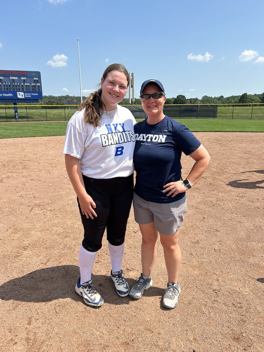 Had a great day at the Dayton Flyers softball camp! <a href="/FlyerSoftball/">Dayton Softball</a> I learned a lot of new things and got a ton of good reps in! Thank you to all the coaches who ran it today! <a href="/CoachBdunk/">Brittany Duncan-Houghland</a>