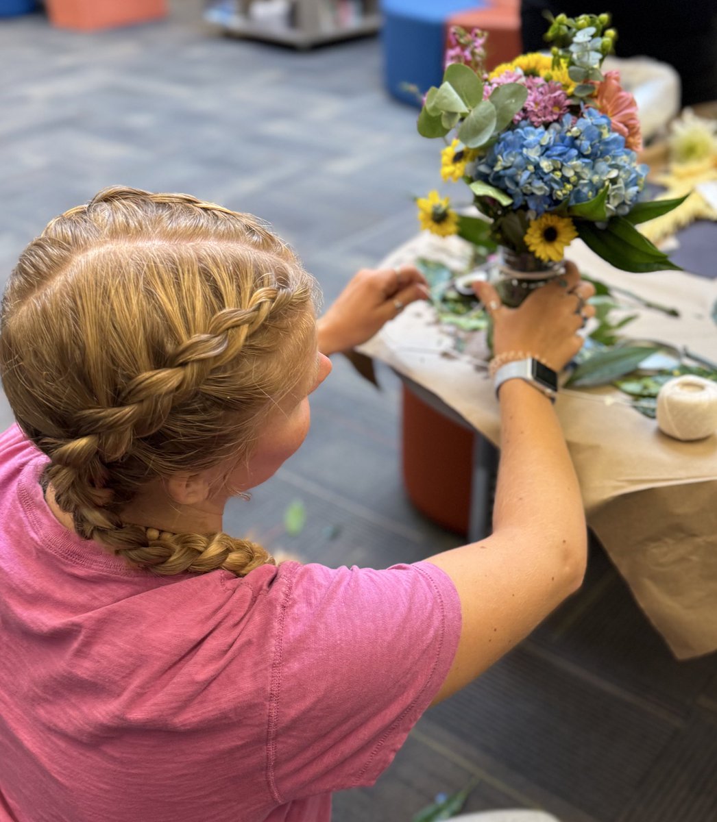 Jen Holsinger-Raybourn tweet media