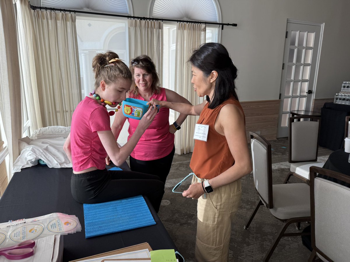 Looking for more clinical and research partners in the US and abroad! Reach out if you have any patients with hnrnp disorders or are willing to learn and welcome families to their clinic!! 

ncbi.nlm.nih.gov/books/NBK58401…

ncbi.nlm.nih.gov/books/NBK57857…