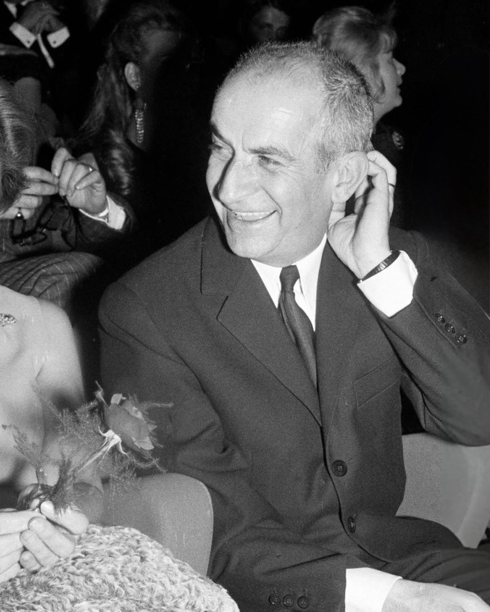 Il y a 111 ans jour pour jour naissait le comique national français Louis de Funès qui, grâce à son personnage archétypal du petit chef – fort avec les faibles et faible avec les forts –, survit encore dans l’inconscient collectif français 🇫🇷
