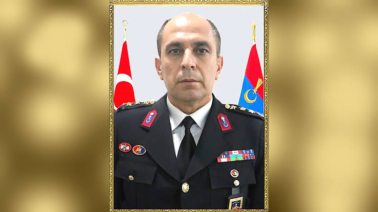 Şanlıurfa Jandarma Komutanı Tuğgeneral Mücahit Avkıran Van İl Jandarma Komutanlığına atandı.

Şanlıurfa'ya ise Aydın İl Jandarma Komutanı Tuğgeneral Ali Naci Aldemir atandı.